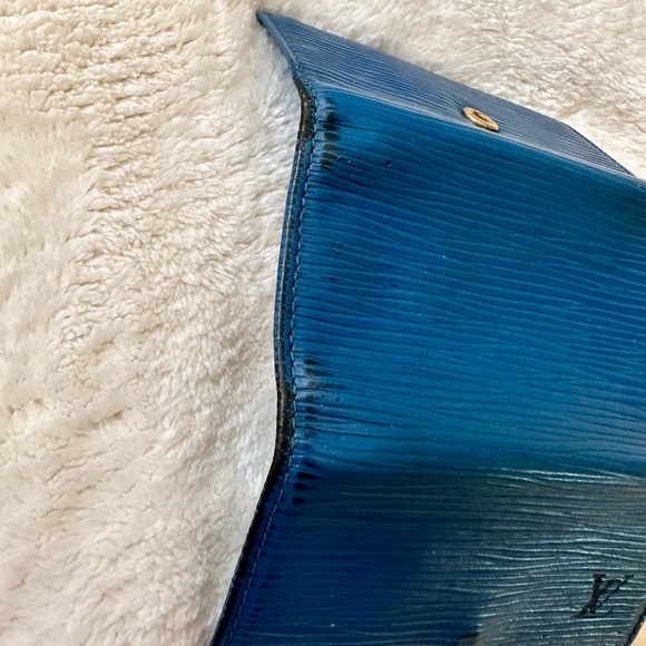 Authentic Louis Vuitton Epi Key and Card Holder - Picture 13 of 14